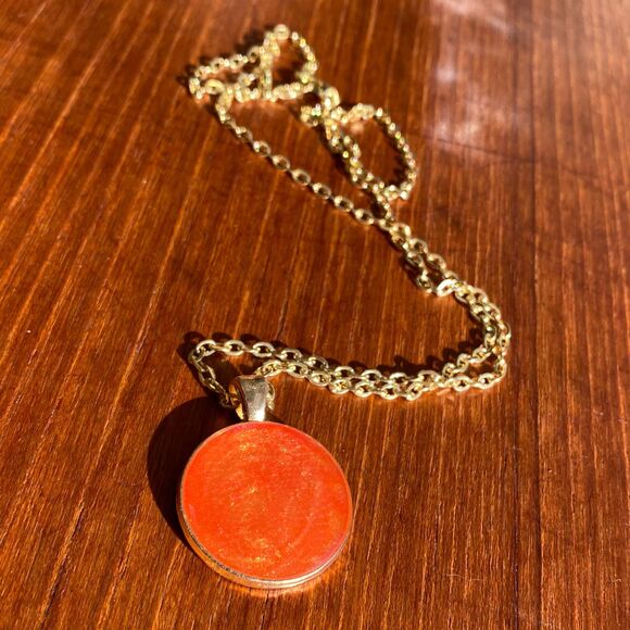 Peach Creamsicle Mica Powder Epoxy Round Gold Medallion 24 in Gold Plated Chain - Picture 8 of 8